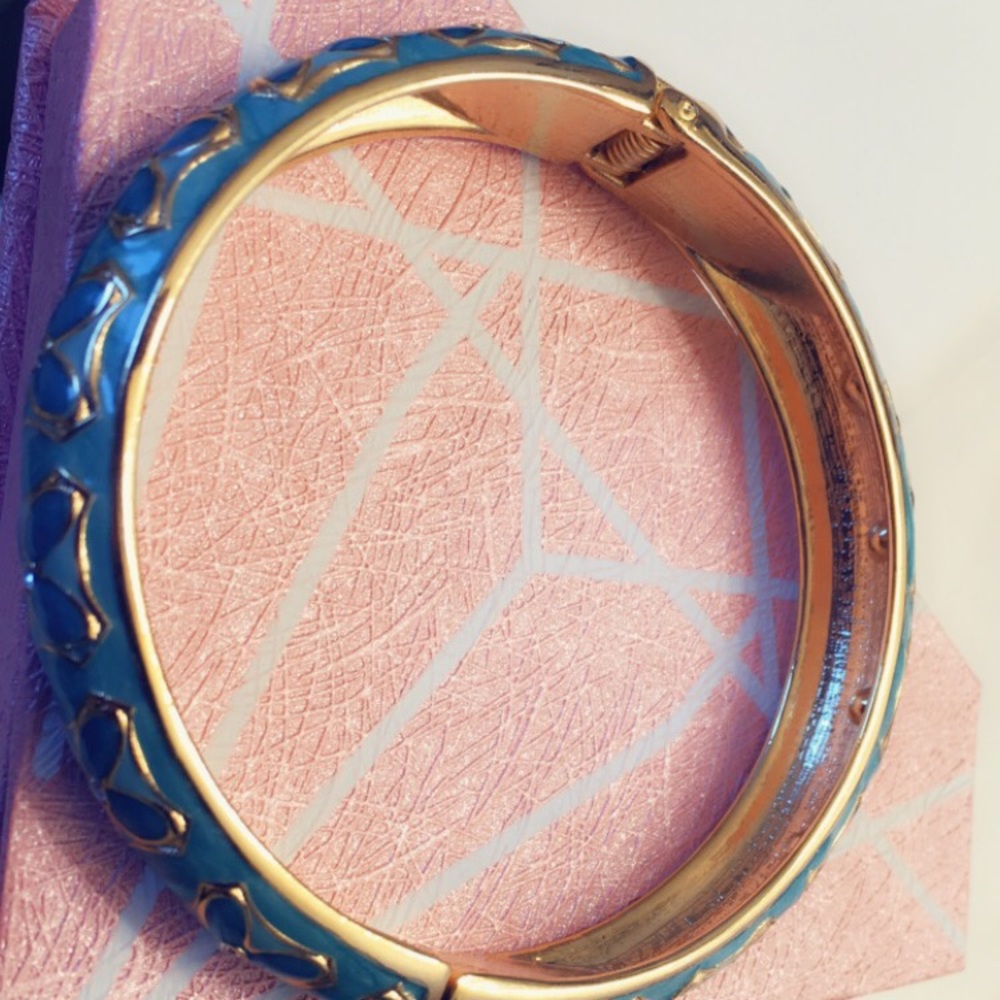 Beautiful Fashion Women Bracelets, Gold Trim❇️